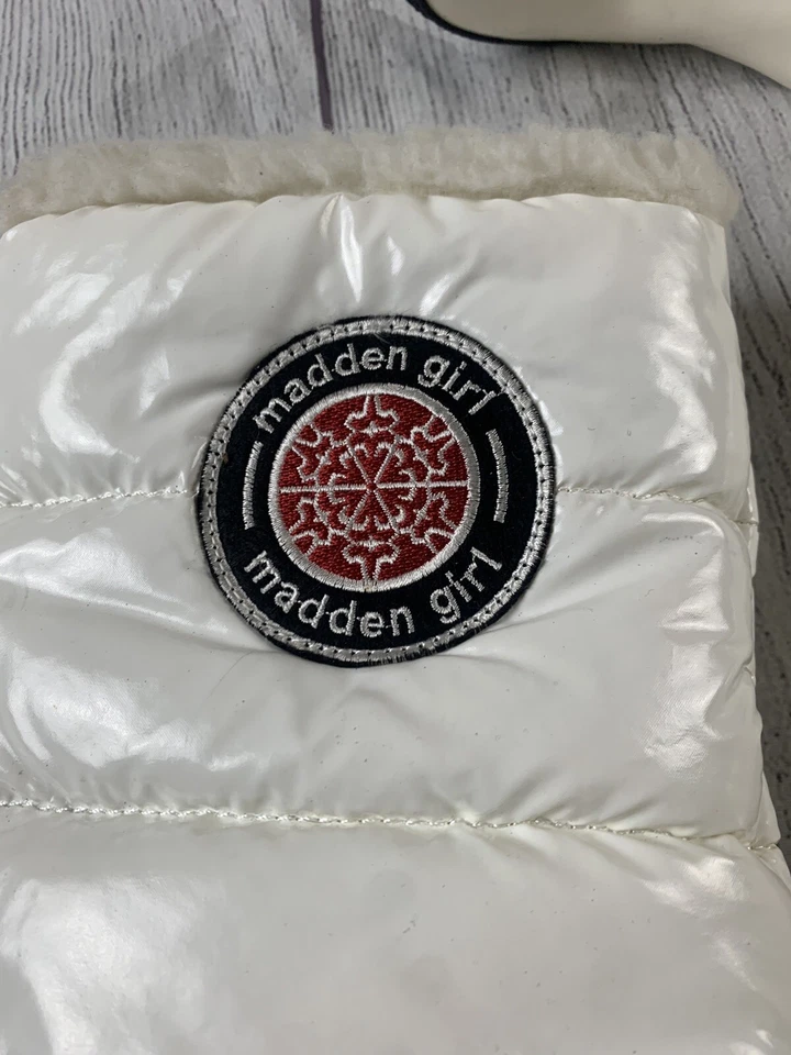 Botas de nieve Madden Girl para mujer 7,5 blancas negras Foto 3 de 4