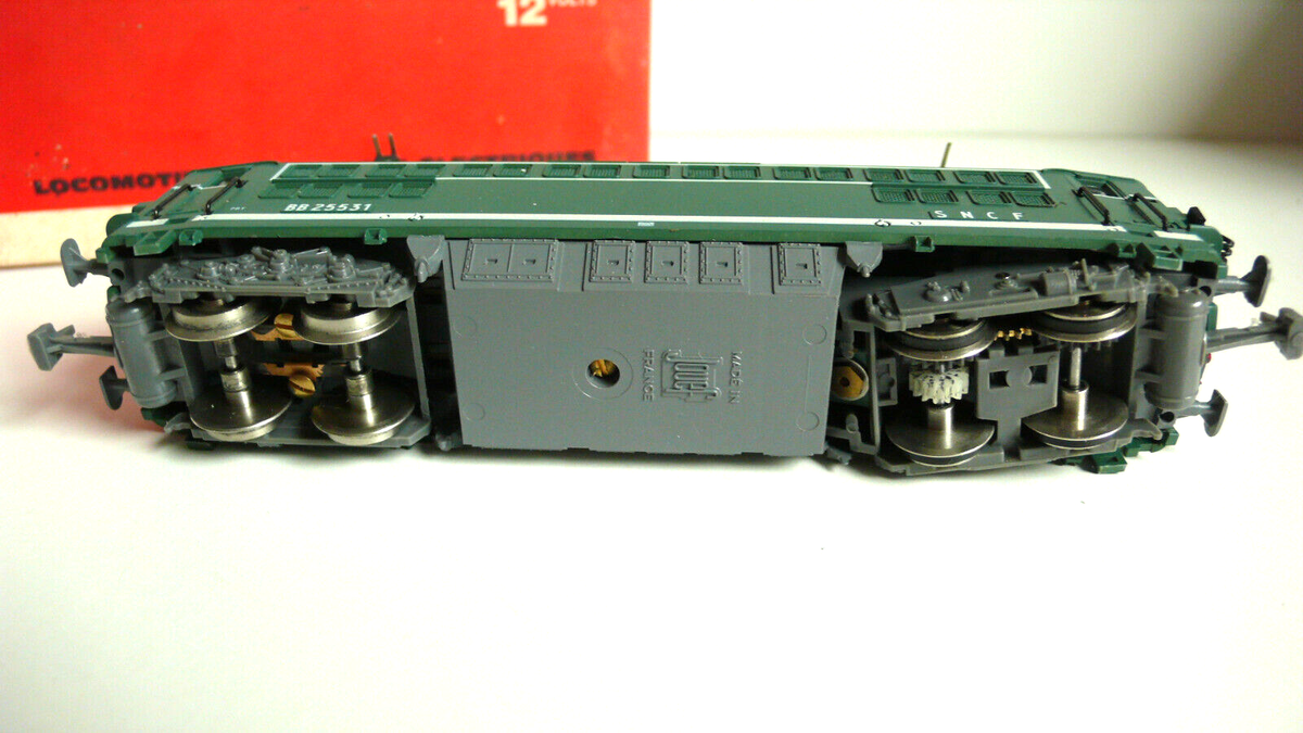 R 2084 - 2 VITRAGES DE LOCOMOTIVE BB 25531 OU BB 17029 JOUEF - HO