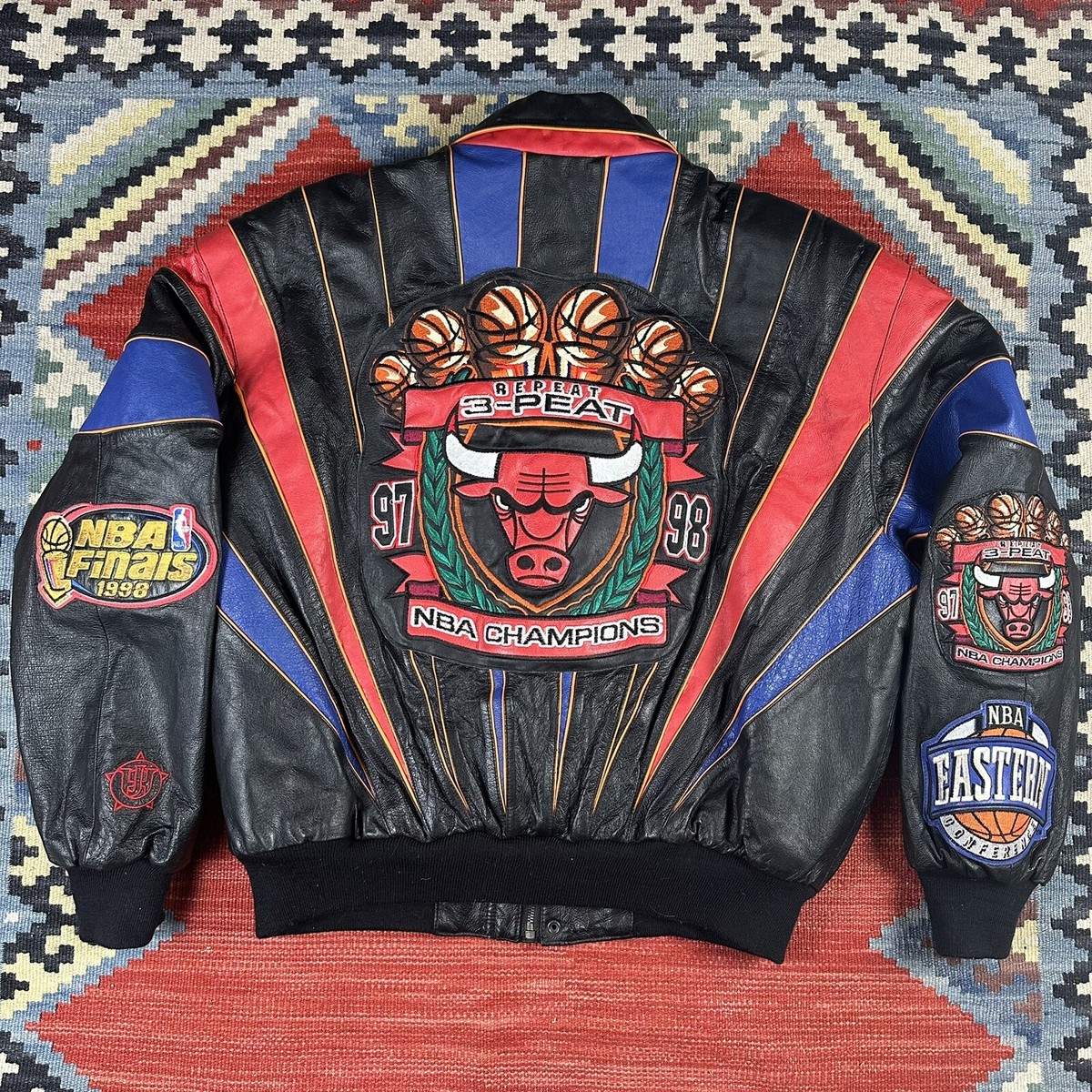 VTG CHICAGO BULLS REPEAT 3-PEAT JEFF HAMILTON LEATHER JACKET VTG CHICAGO BULLS REPEAT 3-PEAT JEFF HAMILTON LEATHER JACKET