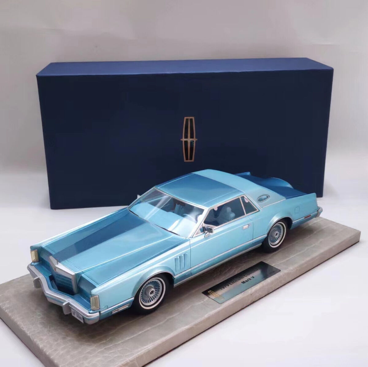 1/18 LINCOLN Continental Mark V 1979 blue AU | eBay 1/18 LINCOLN Continental Mark V 1979 blue AU | eBay