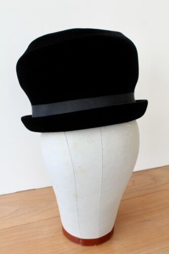 Luxurious Vintage Women's Black VELVET Hat CHEZ OR
