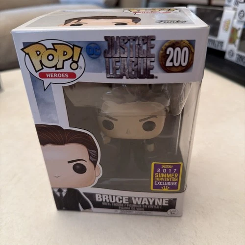 Funko Pop! Vinyl: DC Universe - Bruce Wayne - Toys R Us San Diego Comic Con...