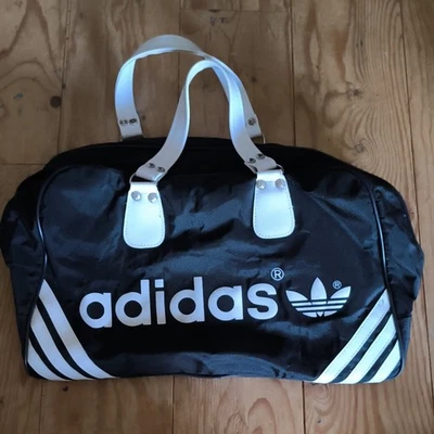 adidas sac de sport Fitness noir et blanc avec anses blanches 70-80 - Photo 1/3
