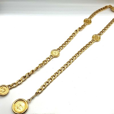 CHANEL Vintage Gold Tone Costume Jewelry Chain-Link Logo  display picture 1