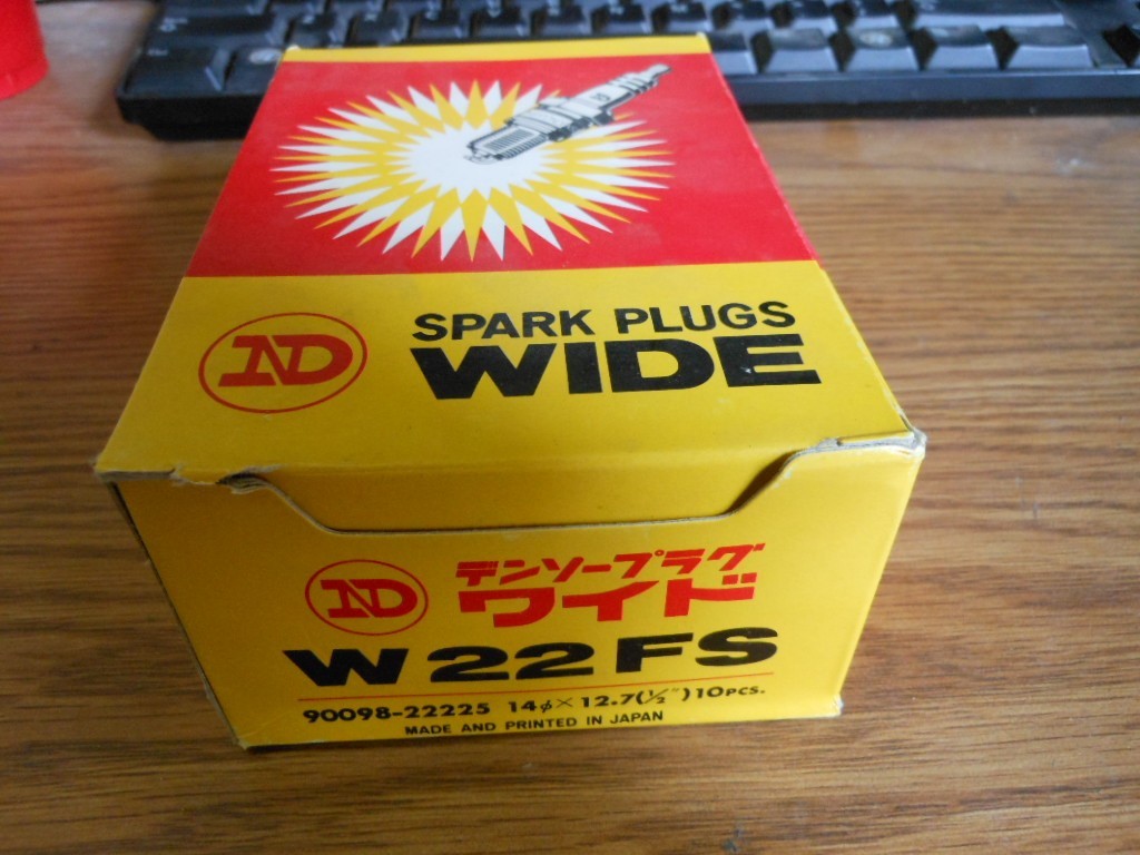 NOS NEW Box of 10 ND Nippon Denso Spark Plugs Plug W22FS