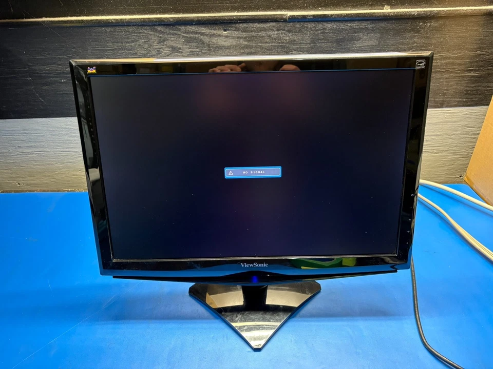 ViewSonic VA1948M LED 19"  LCD Monitor with Base and Power Cord - Image 3 of 4