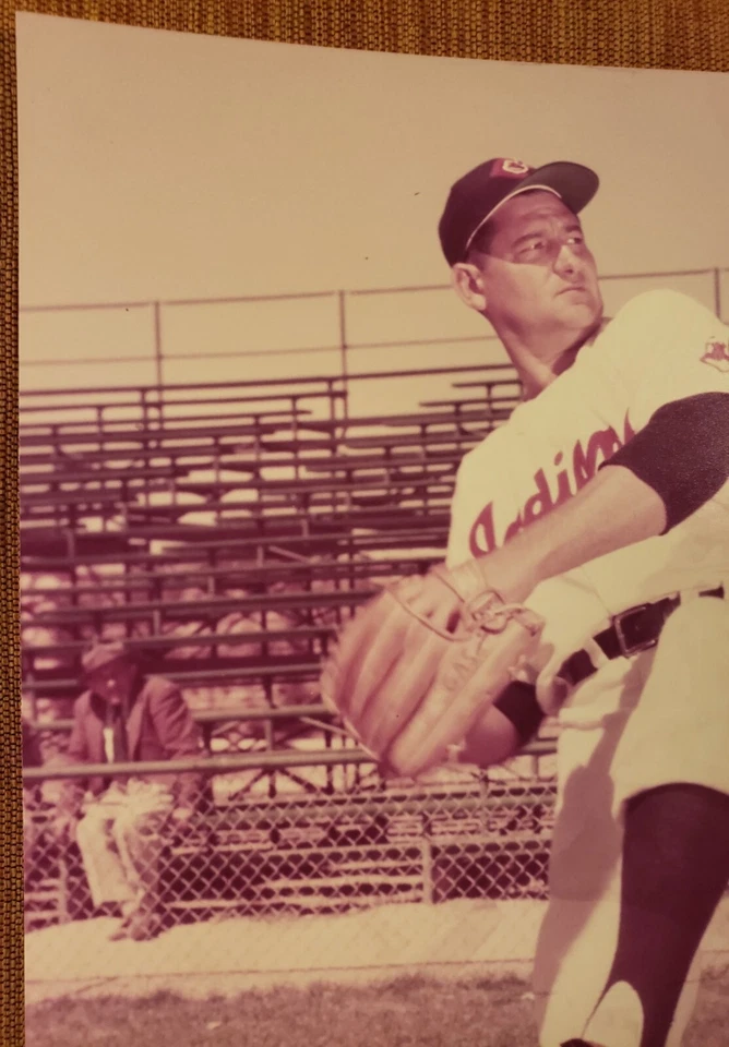 Early Wynn AUTO 8 x 10 Cleveland Indians Vintage Baseball Signed Photo JSA HOF - Image 4 of 4