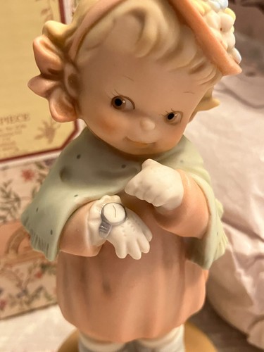 enesco figurine. Memories of yesterday. Time to celebrate. Porcelain. Girl all - Picture 2 of 6