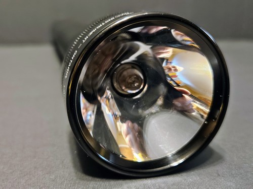 Mag-Lite Classic 15" Heavy Duty Black 4-D Cell Krypton Flashlight New Open Stock - Picture 3 of 5