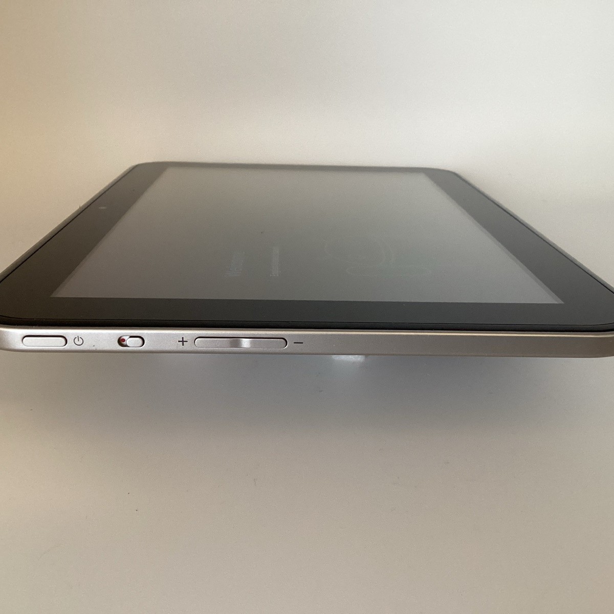 Toshiba Excite 10 AT305-T16 16GB Tablet bundle w/ Original Box