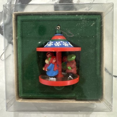Hallmark Keepsake Ornament 1981 Skaters   Carousel Series 4th in Series Vintage