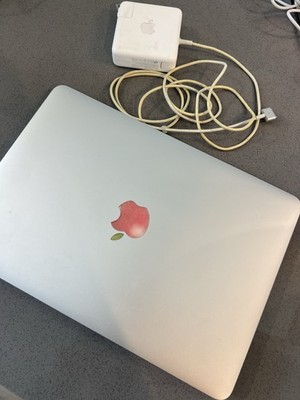 Apple MacBook Pro 13'' Retina 2015 A1502 | 4GB | 128 SSD | READ