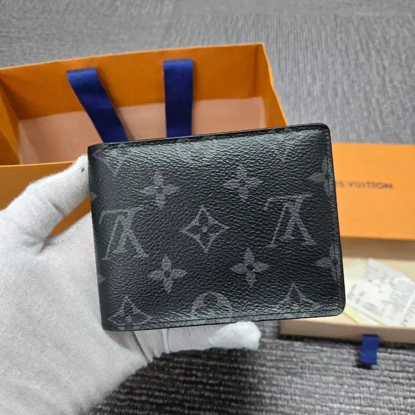 Louis Vuitton Eclipse Wallet - Authentic, Excelle… - image 2