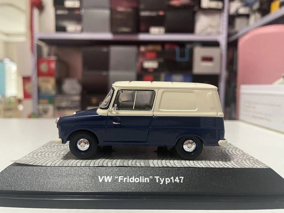 PREMIUM 1:43 ClassiXXs Volkswagen VW Fridolin Typ147 Camión Coche Modelo  Foto 2 de 4