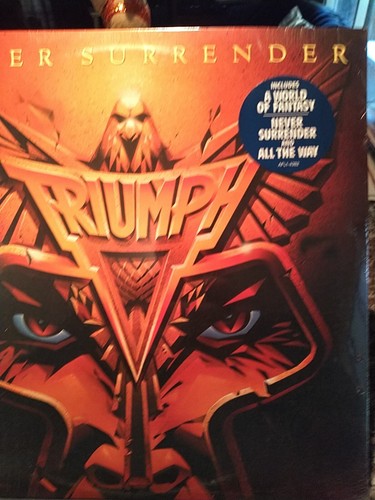 TRIUMPH "NEVER SURRENDER" 1983 RCA RECORDS SEALED VG - Picture 3 of 12