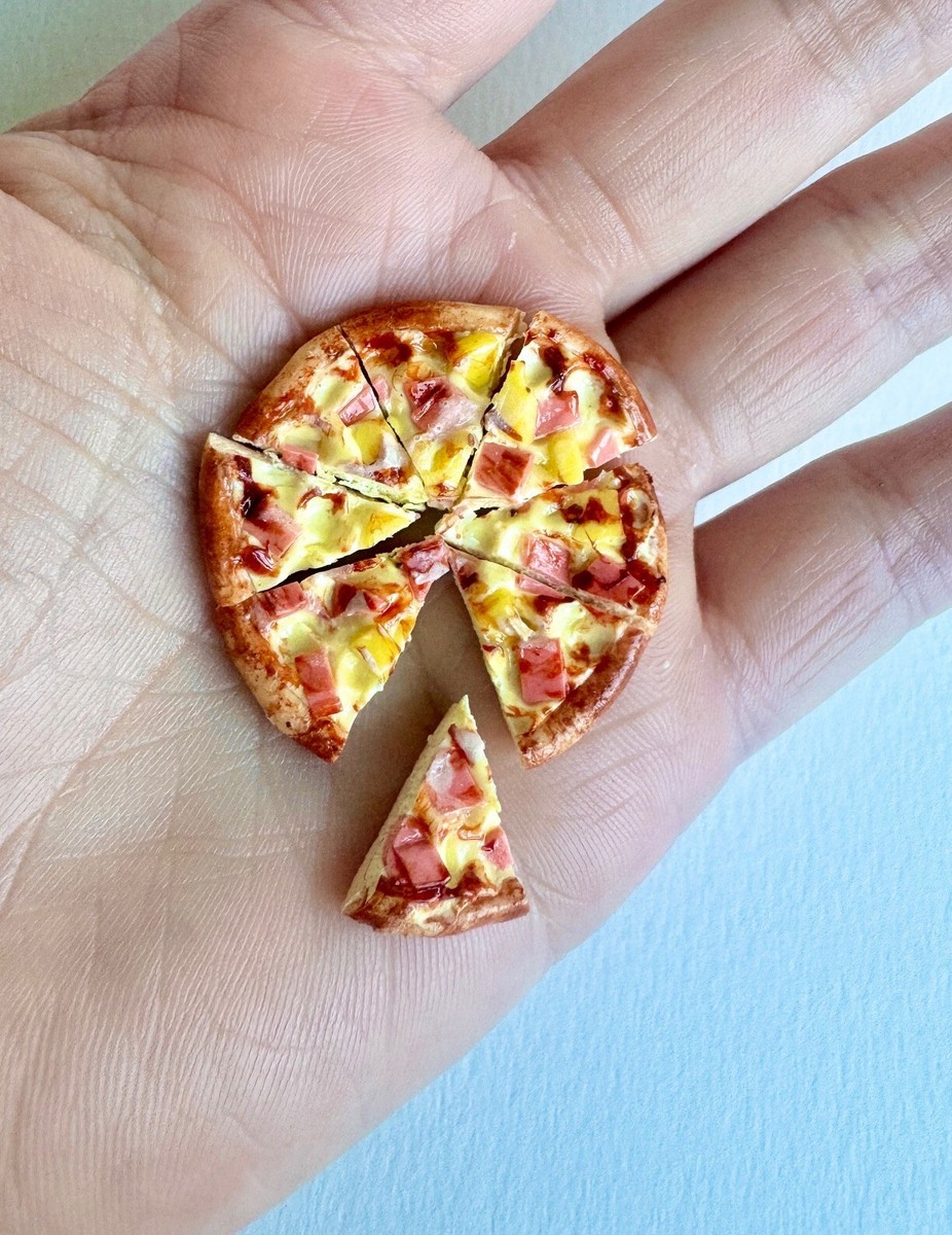 1:12 Scale Dollhouse Miniature Pizza – Handmade Polymer Clay Pepperoni & Hawaii On Cutting Board