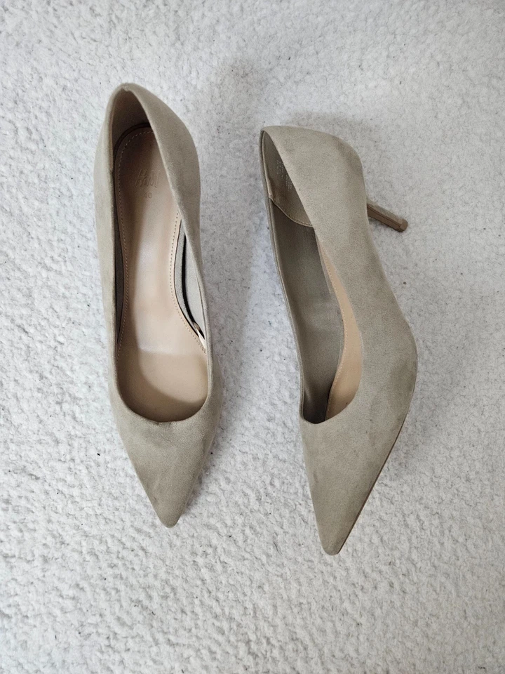 Zapatos de salón clásicos de tacón de aguja H M de gamuza tostada 8,5 sin cordones en punta Foto 4 de 4