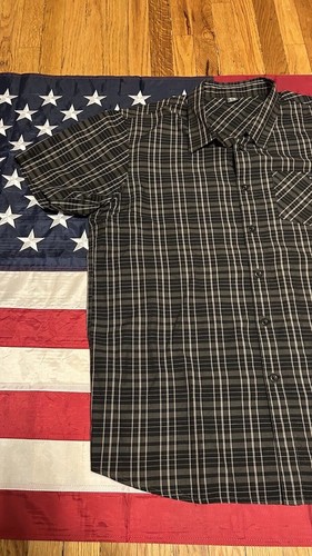 Oakley Black Shirt with Buttons and Short Sleeves in White Checks Size XL. - Picture 6 of 6