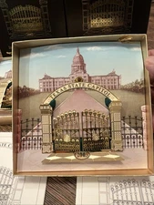 2003 Texas State Capitol Ornament "Front Gates Of Capitol" Gold - Box & Pamphlet