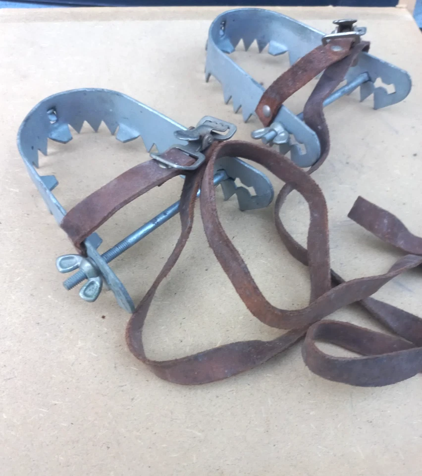 Ancienne Paire de Crampons PARA-CHUTES Breveté S.G.D.G Alpinisme Montagne - Photo 1/4