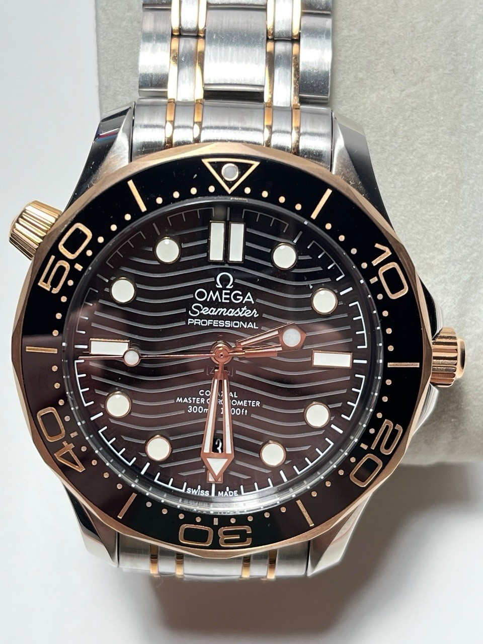 Wave Black 300M Two-Tone Auto Diver Seamaster Gold Rose 42mm Omega Date - vintagewatches.pk