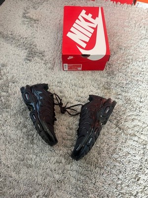 Nike Air Max Plus Triple Black Herren Sneaker Gr. 40 Neu 604133-050