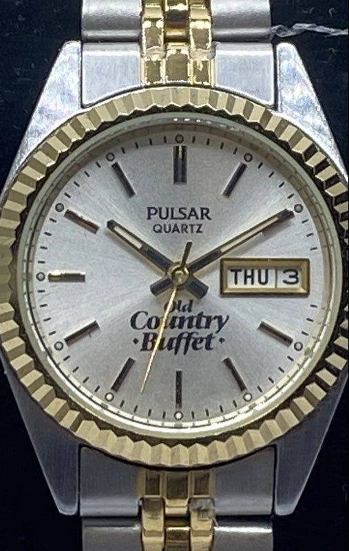 Relógio feminino Pulsar 24mm WR quartzo "Old Country Buffet" aço inoxidável novo com etiquetas 119g - Imagem 3 de 4