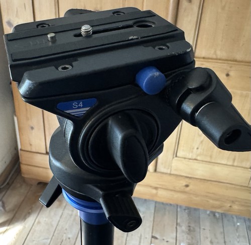 Benro - Aero 4 - A2883F - Video Tripod - Leveling Column And Head - Picture 3 of 9