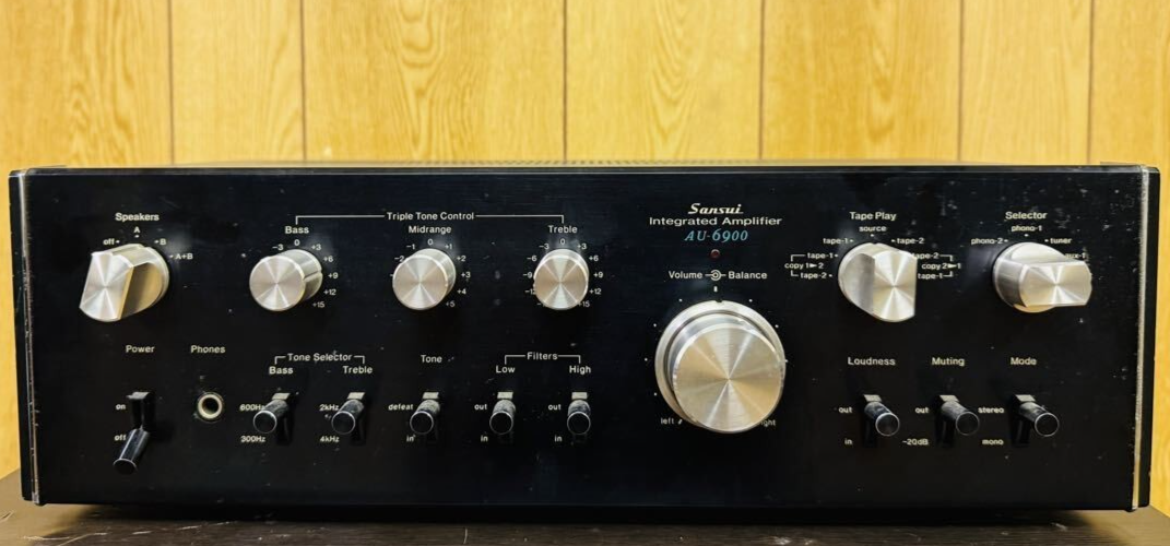 SANSUI AU-6900 Integrated Amplifier Black Vintage Audio in 1976