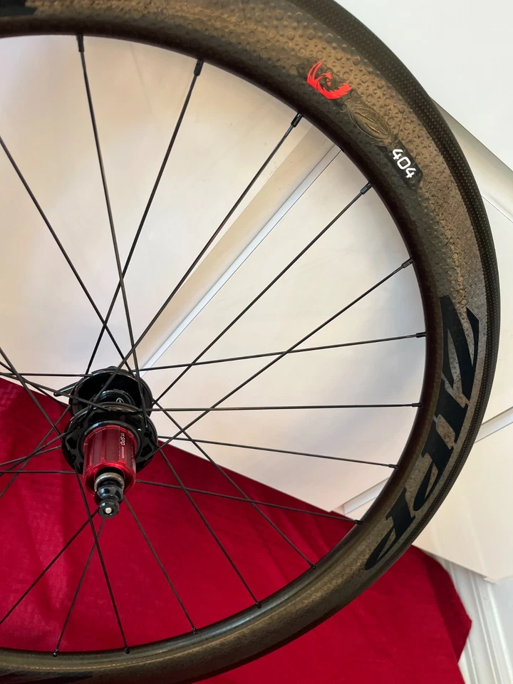 Rueda trasera Zipp 404 Firecrest cubierta carbono freno QR, 11 velocidades, XLNT Foto 3 de 4