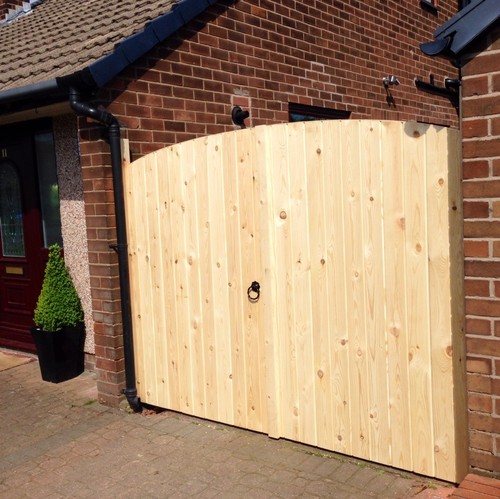 WOODEN DRIVEWAY GATES 6FT HIGH 12FT WIDE 6FT EACH GATE EBay