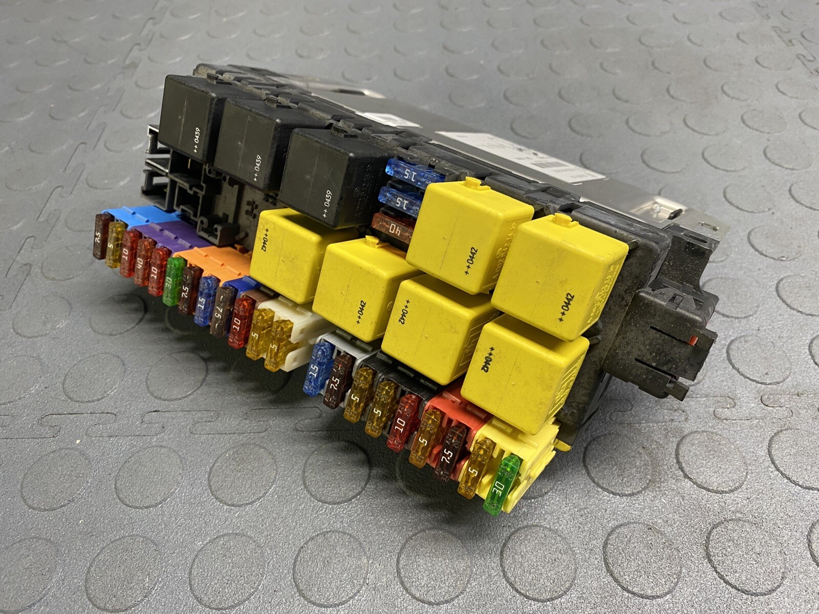 03-12 Mercedes R230 SL500 SL550 Front Left SAM Fuse Box 2305451932