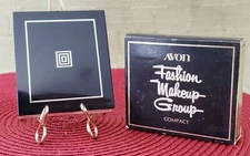 Vintage NIB Avon Refillable Fashion Makeup Group Compact In Original Box