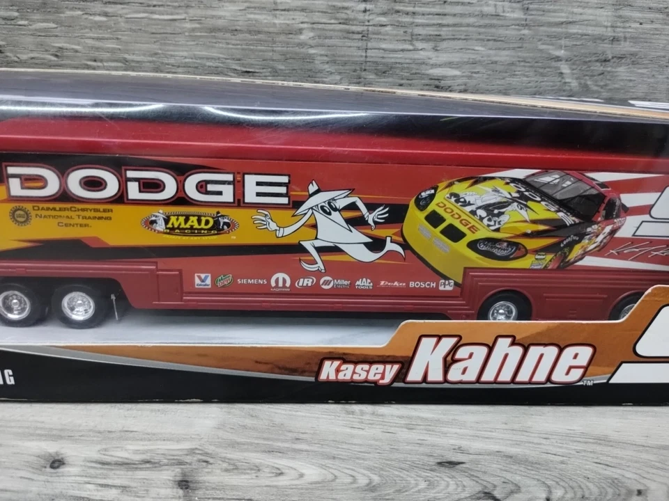 NASCAR Winners Circle Diecast Truck# 9 KASEY KAHNE 1:64 Trailer Rig - Image 3 of 4