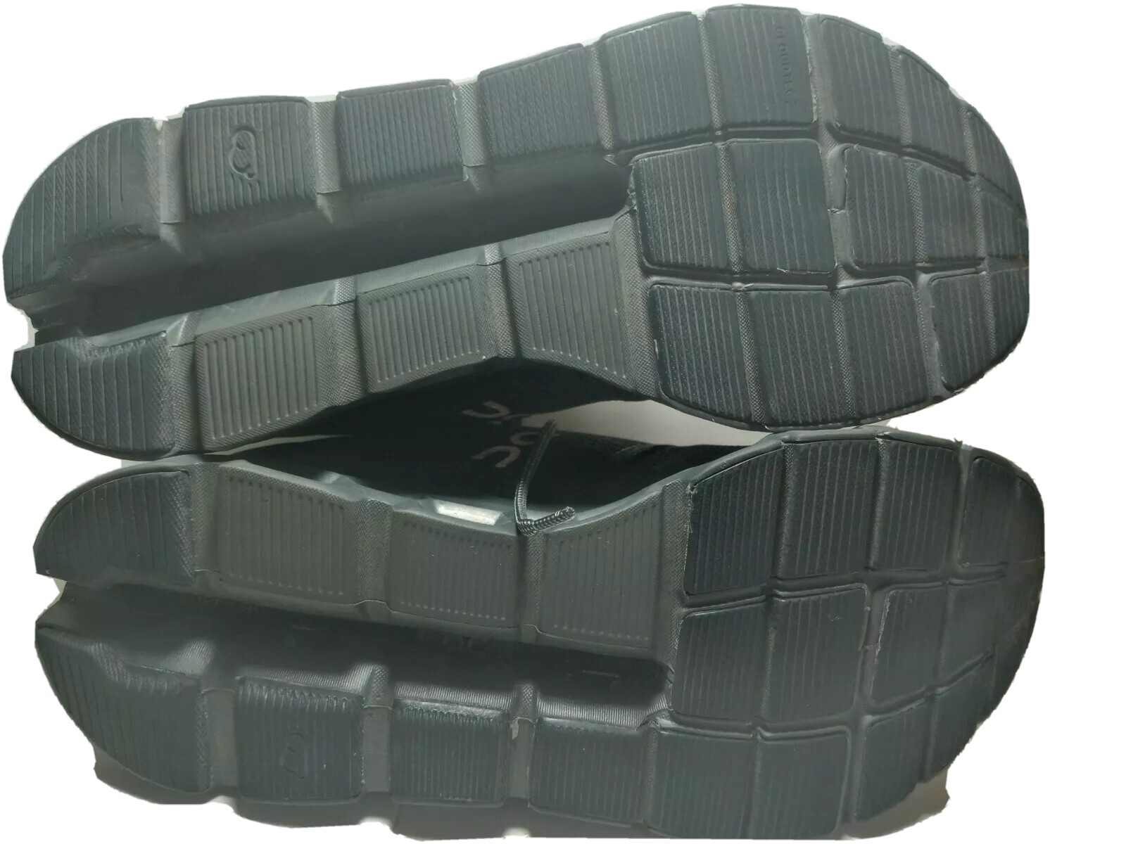 QC Cloudace Helion Swiss Engineering Men's Sz 9.5Runn… Gem