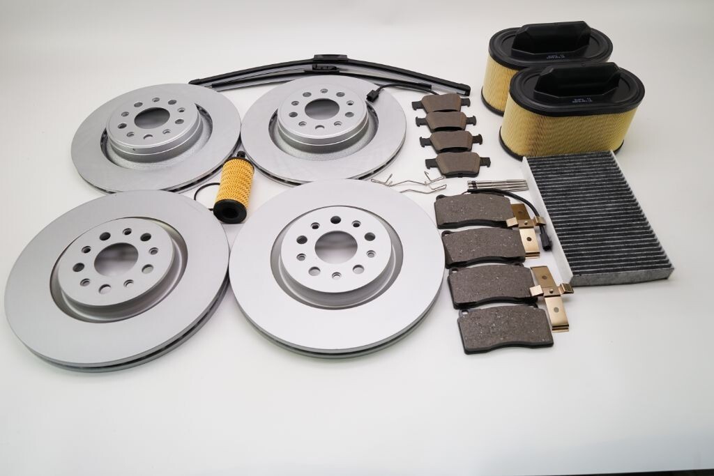 Maserati Ghibli Base brake pads rotors filter wipers service kit 2017 -2023