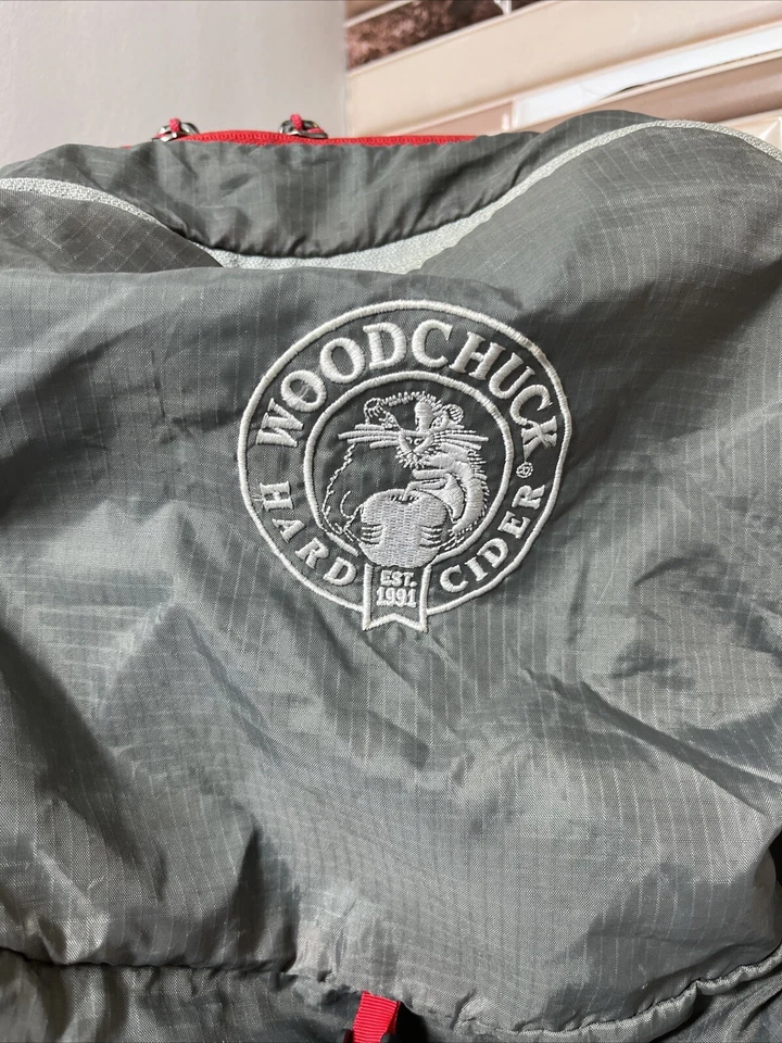 Compresor Kompressor Plus 20 "Woodchuck Hard Cider" Bordado Gris/Rojo Foto 3 de 4
