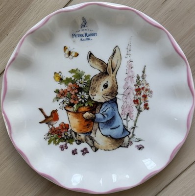 Beatrix Potter, Peter Rabbit Plate With Scalloped Edge & Pink Trim 8 