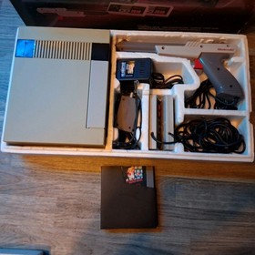 Nintendo NES Action Set In Scatola Quasi Completo CIB Testato Senza Manuali