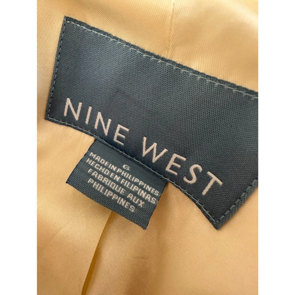 Vintage Nine West Boucle Cream Wool Coat with Large Buttons 60s style size 6 - Image 4 of 4