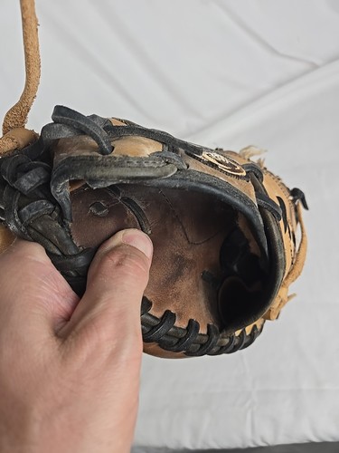 Louisville Slugger PRO8A TPX Pro Series Catcher's Mitt 32.5" - Picture 20 of 24