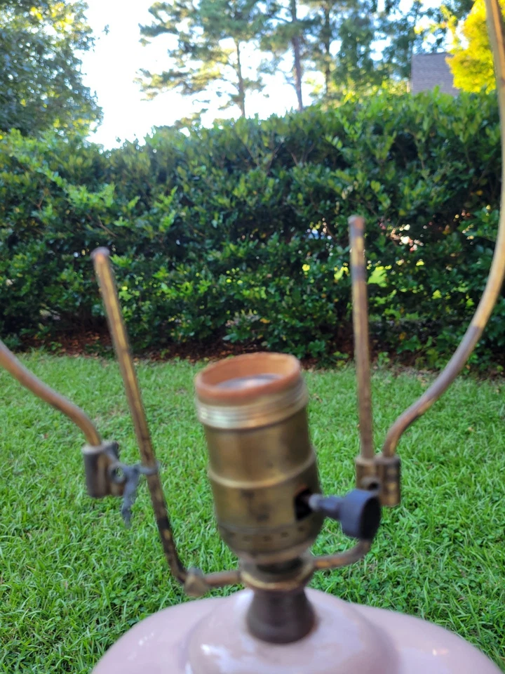 Rare 1950's Polynesian/ Oriental 25" Gold Accented Pink Ceramic Lamp. - Image 4 of 4