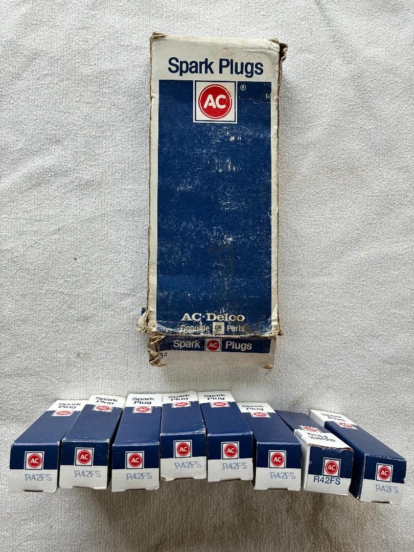 ACDelco Spark Plugs Stock No.5613527 R42FS Pack of 8 NOS