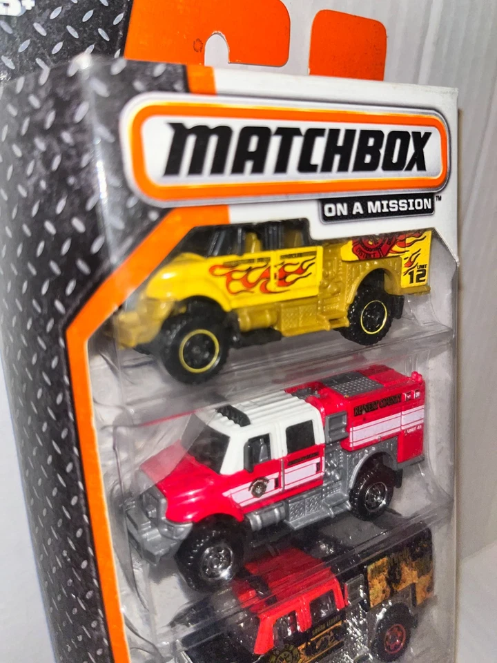 Matchbox 2007 Custom International WorkStar Brush Fire Truck Rescue 5-Pack - Image 4 of 4