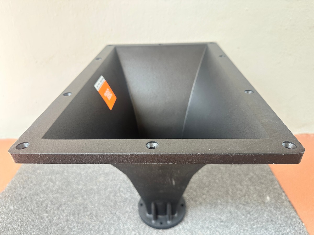 JBL 2386 Flat-Front Bi-Radial Horn Professional Loudspeaker JBL 2386 Flat-Front Bi-Radial Horn Professional Loudspeaker