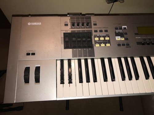 YAMAHA MOTIF6 61-Key Production Synthesizer Electric Piano - Picture 11 of 22