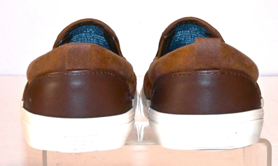 OLD NAVY KIDS Deck Shoes slip on size 10 youth #559748-00 Used  - Image 3 of 4