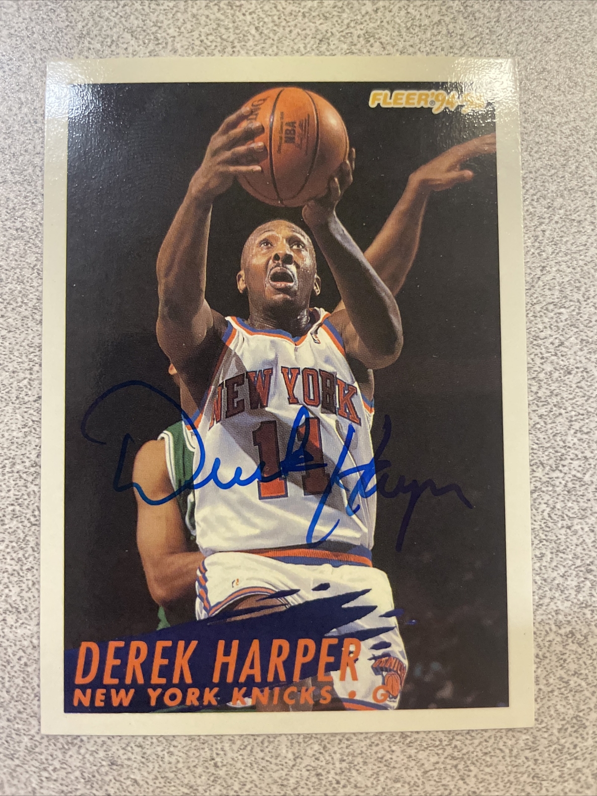1994-95 Fleer Derek Harper Autographed Card #151 New York Knicks A-200