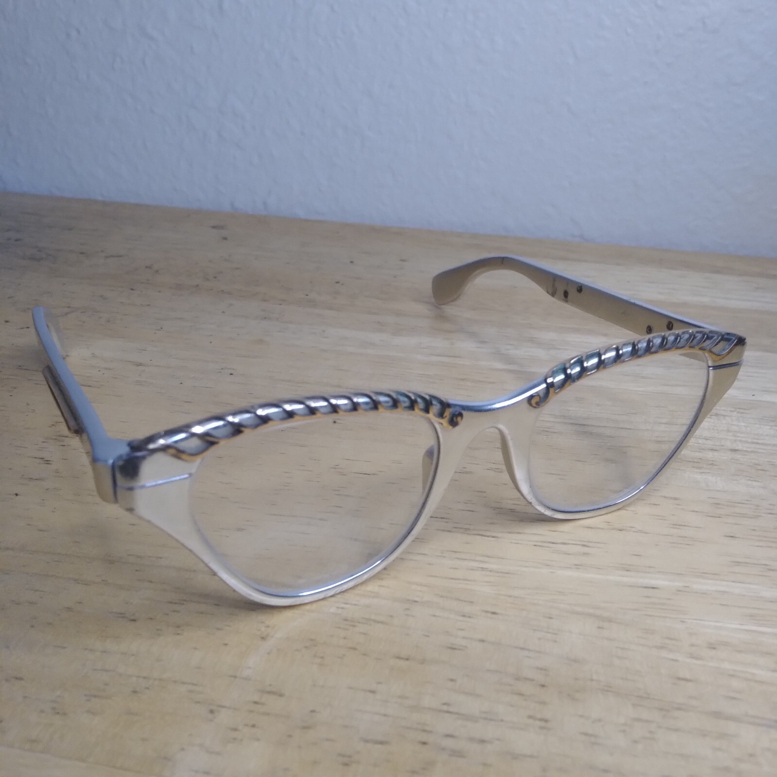 TURA Eyeglasses Silver Aluminum Glasses Cat Eye Frame… Gem