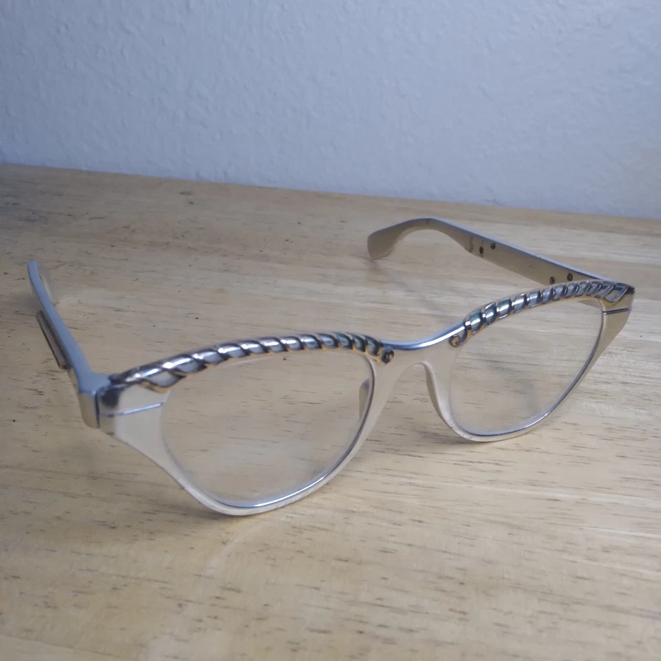 Anteojos TURA plateados de aluminio marcos de ojos de gato acento dorado Foto 2 de 4